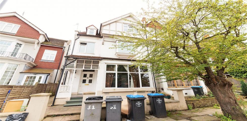 			SHARED GARDEN, 1 Bedroom, 1 bath, 1 reception Flat			 Heathfield Park, WILLESDEN GREEN